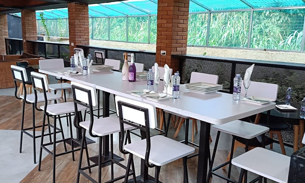 Chale’s Bar & Grill/ Fufu joint