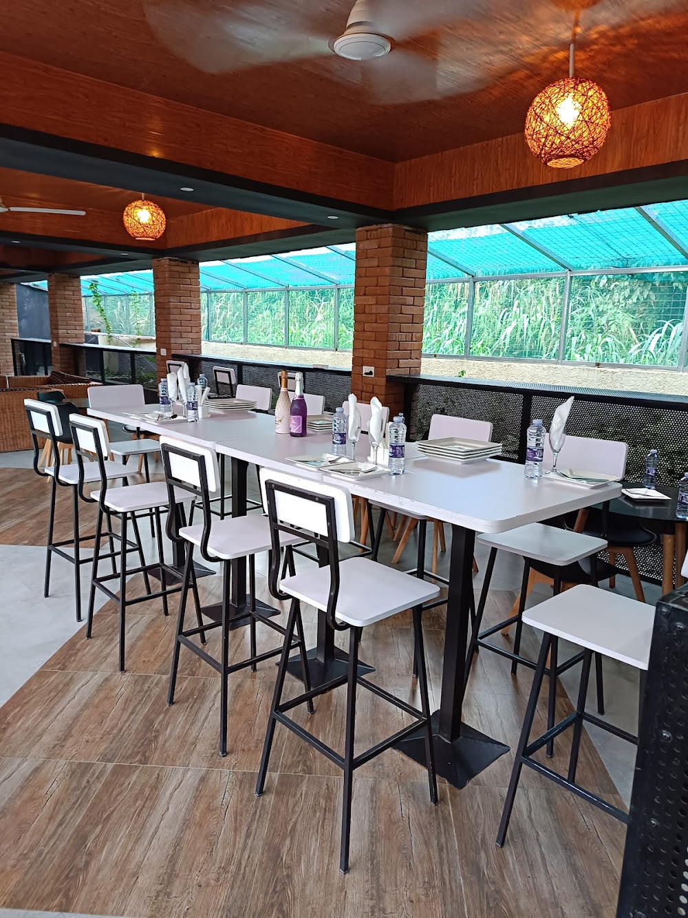 Chale’s Bar & Grill/ Fufu joint
