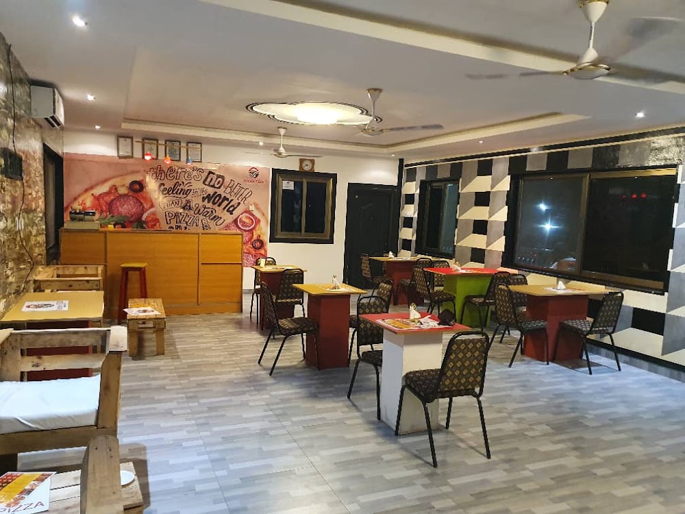 Gennex PIZZA Restaurant & Grill