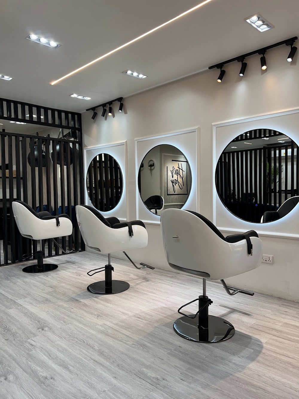 Hairday Beauty Bar