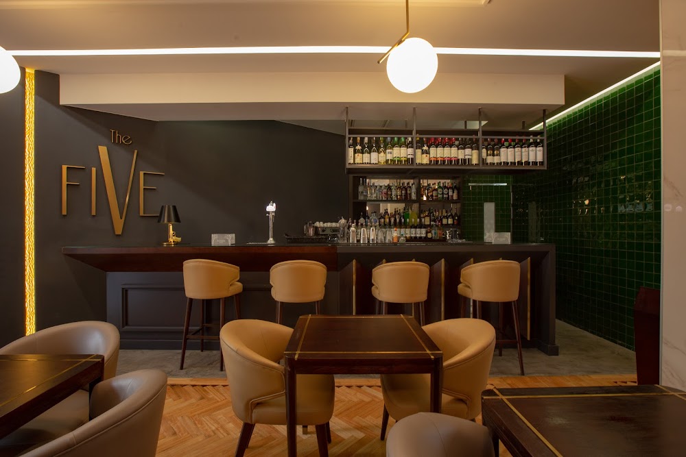 The FiVe Lounge & Restaurant